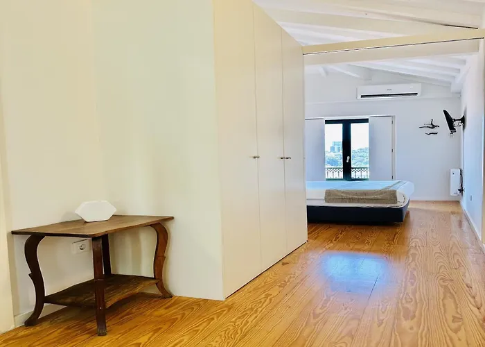 דירה Charming 2-bedroom In