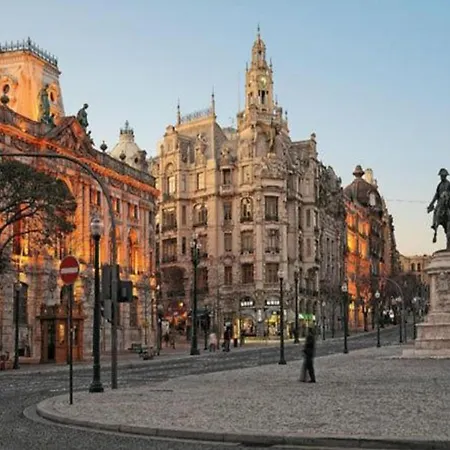 Charming 2-bedroom In Apartament Porto