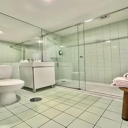 Charming 2-bedroom In דירה *
