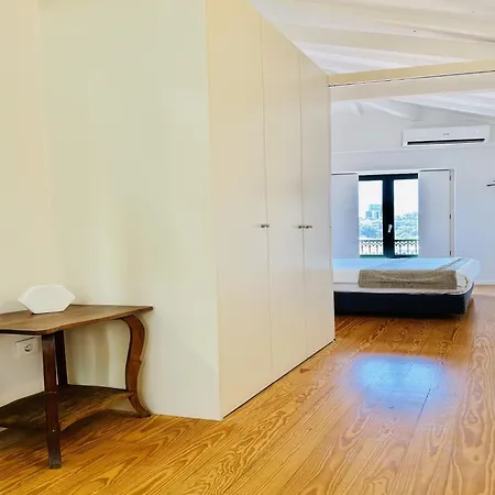 דירה Charming 2-bedroom In