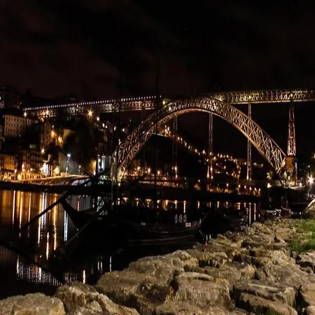 Charming 2-bedroom In Apartment *